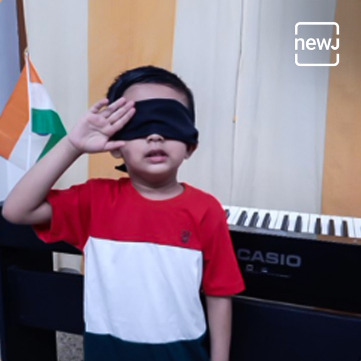 4 Year Old Kid Plays National Anthem On Piano, Blindfolded