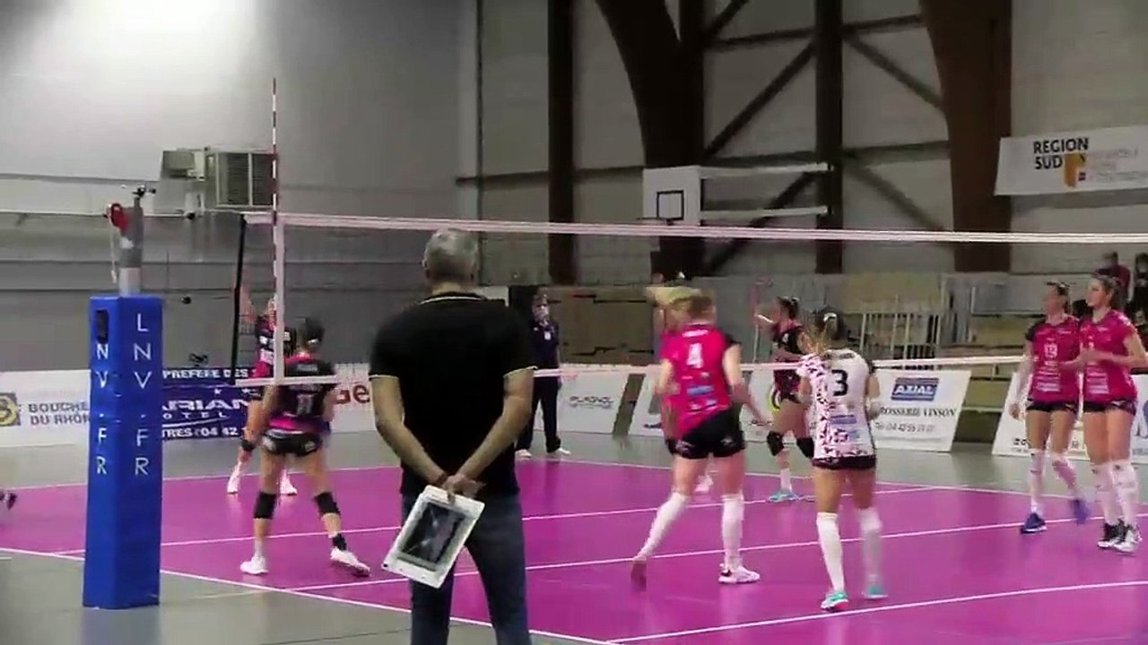 Chloé Once après la victoire d'Istres Provence Volley contre Nancy