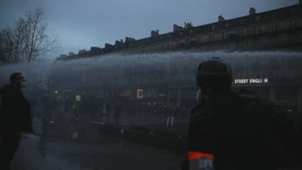 Download Video: Una treintena de detenidos en París en protestas contra la ley de seguridad