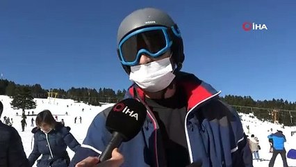 Uludağ’da kayakçılar pistlerin tozunu attırıyor