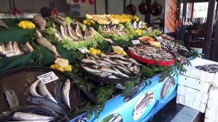 Yasak kalktı, hamsi tezgahtaki yerini aldı