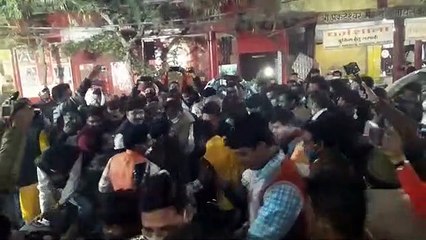 माधवनगर थाना प्रभारी चर्चा में वर्दी में प्रदेश अध्यक्ष वीडी शर्मा के पैर छुए