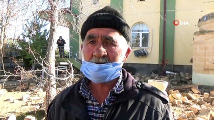 Yıldırım Düşen Caminin Minaresi Yıkıldı