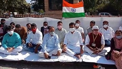 बापू को श्रद्धांजलि दे किया किसानों का समर्थन