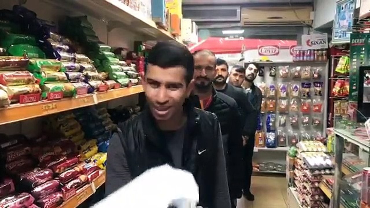 Viral olan video: PTT 'market işine' girdi; peki marketler 'kargo işine' girerse ne olur?