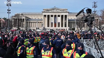 Több volt a rendőr, mint a tüntető az üzletek kinyitásáért tartott demonstráción