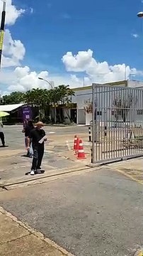 Portões são fechados no UniCeub, em Brasília, local em que está sendo aplicada a prova do Enem digital