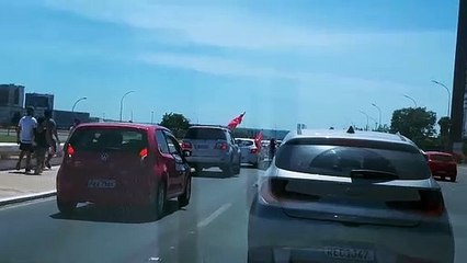 Movimento Stop Bolsonaro faz carreata e ato na Esplanada