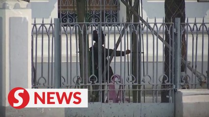 Télécharger la video: Myanmar military seizes power, detains Suu Kyi