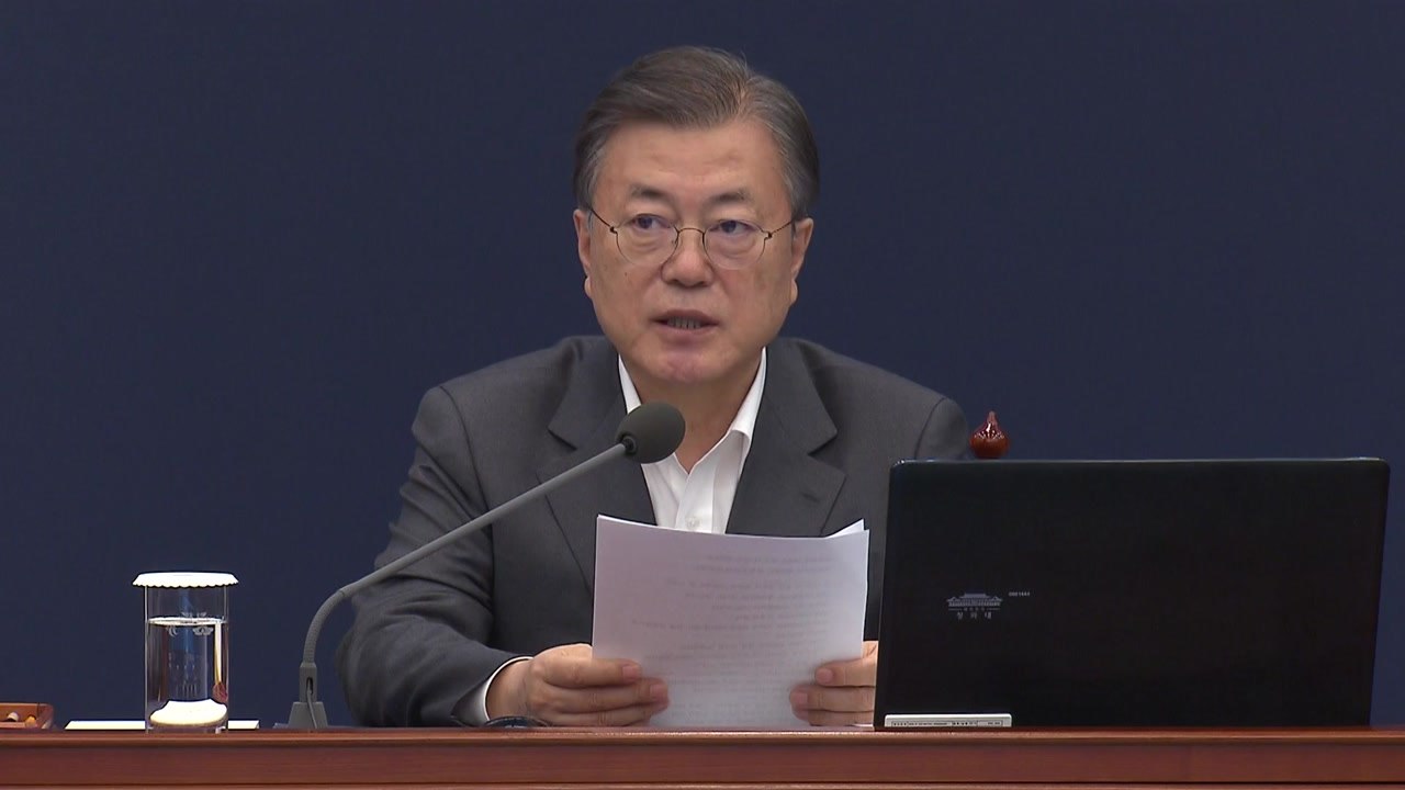 문 대통령 "구시대 유물 같은 정치로 대립 부추겨...민생 협력하길" / YTN