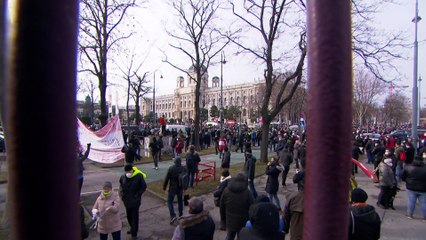 COVID-19: Διαδηλώσεις κατά των μέτρων περιορισμού