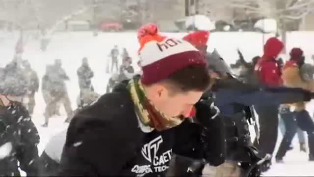 Batalla campal de bolas de nieve tras la gran nevada en el este de EEUU