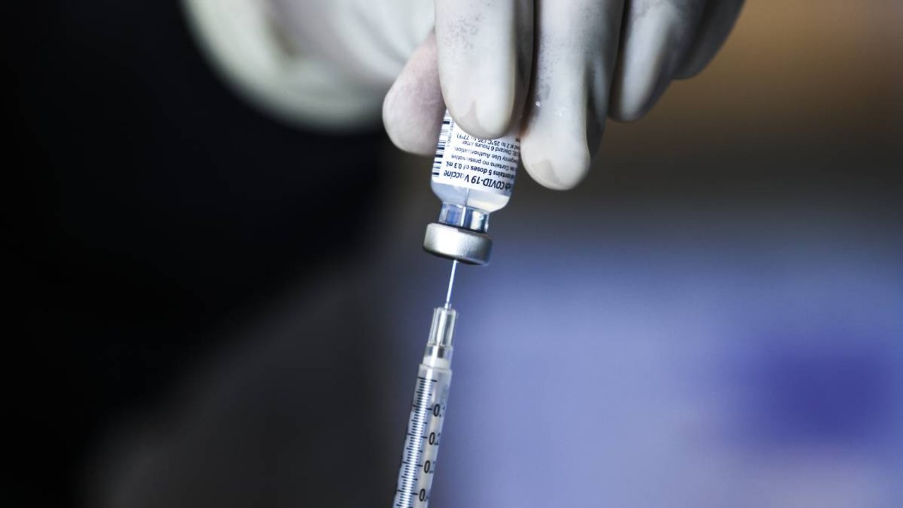 En febrero llegarían 117.000 dosis de vacuna Pfizer por Covax a Colombia