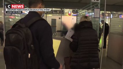 Скачать видео: Aéroports : les contrôles aux frontières renforcés