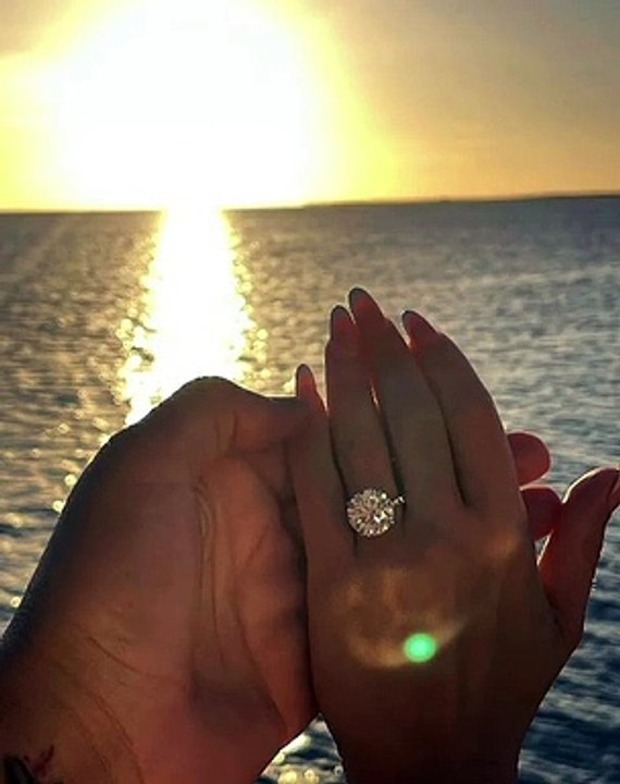 Natti Natasha y Raphy Pina se comprometen en matrimonio
