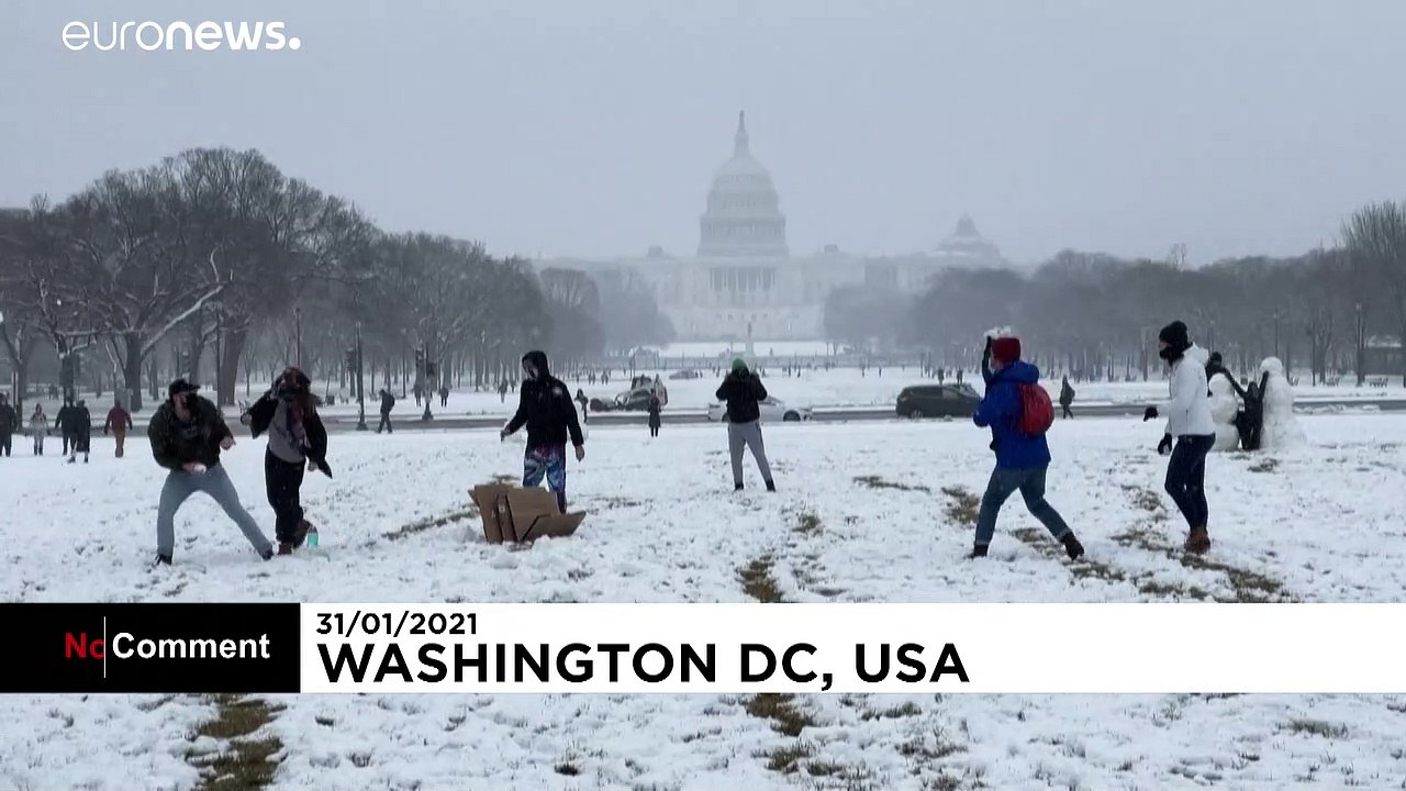 Wo Schnee liegt, fliegen Bälle: Winterfreuden vor dem US-Kapitol