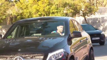 Messi acude al entreno tras la crisis culé desatada a raíz de la publicación de su contrato