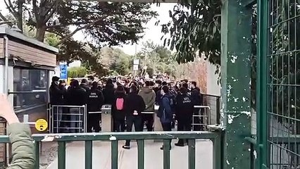 Boğaziçi Üniversitesi önündeki protestoya polis müdahalesi: Gözaltılar var