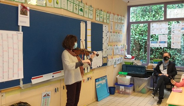 Mons - l'ORCW à l'école du Bois de Mons - initiation à la musique classique
