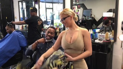 Why Some Male Clients Really Give Female Barbers Big Tips