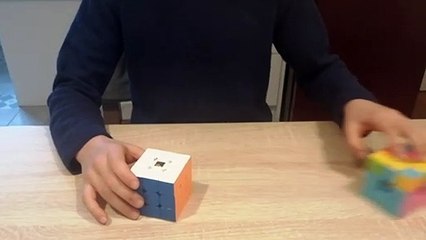 Troisième étape du rubik's cube 3X3X3 : seconde couronne