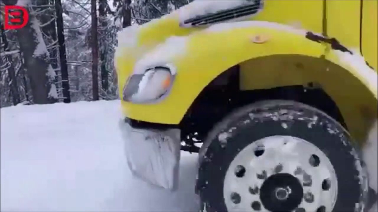 Drôle de façon de remorquer les voitures !