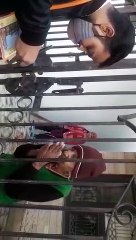 ऐक वृद्ध माता जो शबरी माता की तरह भगवान राम मंदिर निर्माण के लिए दान देने के लिए इन्तजार कर रही थी,  ओर जब उसके घर राम मंदिर के लिए अनुदान लेने आयें तो अदभुत अभिभूत अविस्मरणीय अतुल्य दर्शन देखने को मिला,  इस अभियान का सबसे ज्यादा भावुक करने वाला समर्पण  ज