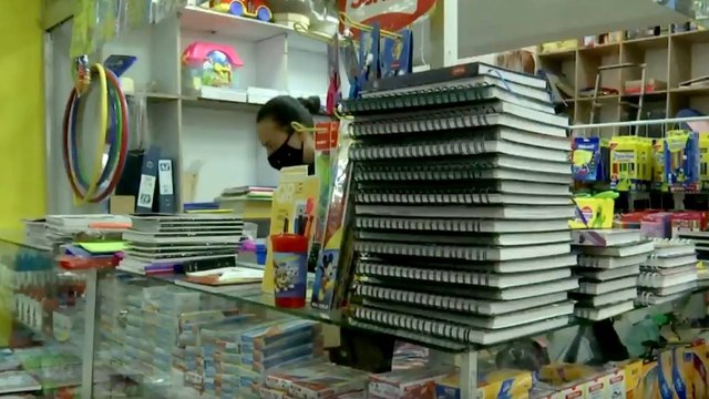 Comerciantes de útiles escolares preocupados por baja de ventas
