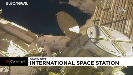 Weltraumspaziergang: ISS-Astronauten installieren Batterie