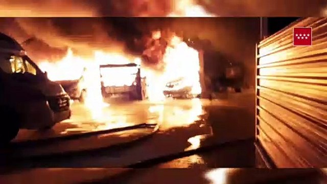 Controlado el incendio que tuvo varias explosiones en Alcalá de Henares