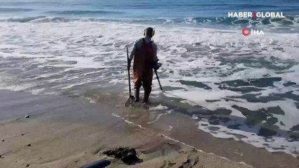 Alanya'da eline dedektör alan sahile koştu