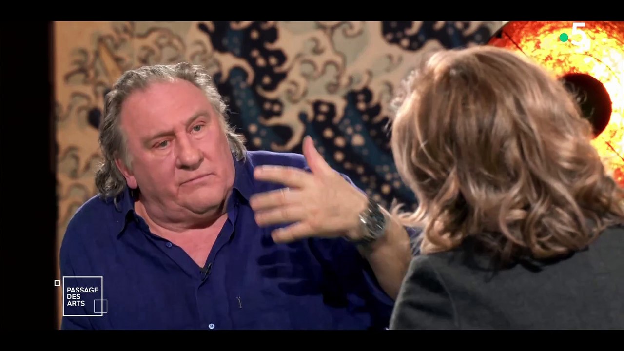 Gérard Depardieu hausse le ton hier soir sur France 5 pour défendre Vladimir Poutine qualifié de "dictateur" par Claire Chazal