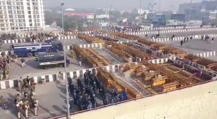 गाजीपुर बॉर्डर पर किलेबंदी को लेकर प्रियंका ने पूछा सवाल, अखिलेश ने शायरना अंदाज में कसा तंज