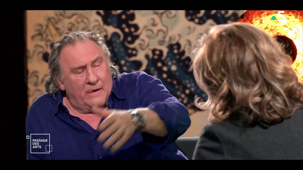 Claire Chazal reçoit Gérard Depardieu dans Passage des arts sur France 5.