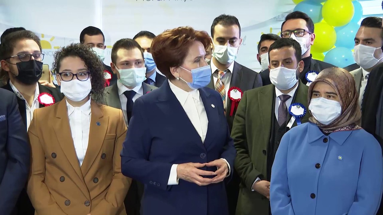 Akşener: Erdoğan'a tavsiyem bir defacık Cumhurbaşkanı olduğunu hatırlasın ve gençlerin mentörlüğünü bir görsün