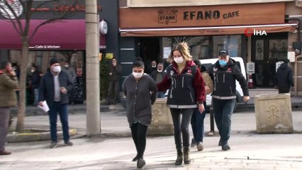 Uyuşturucu operasyonunda gözaltına alınan 2 kişi adliyeye çıkarıldı