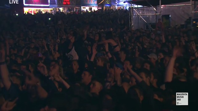 Marilyn Manson chante Sweet Dreams en live