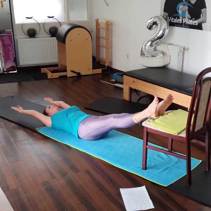 Vitales Pilates Gisela Kleber Rollup auf dem Chair