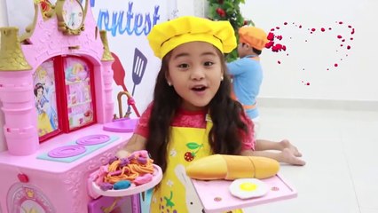 Annie and Sammy Pretend Play Cooking Food Toy Competition with Kitchen Toys