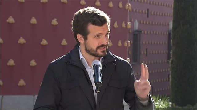 Pablo Casado acusa a Sánchez de incumplir la normativa electoral por la inauguración del AVE