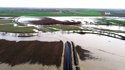 Tekirdağ’da yollar ve tarlalar sular altında kaldı