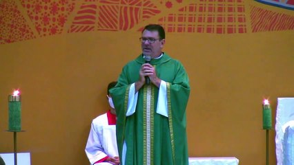 Bala perdida cai aos pés de padre que celebrava a missa