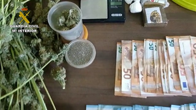 Guardia Civil desmantela un punto de producción y venta de marihuana