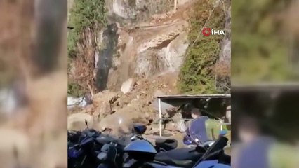 - İtalya’da toprak kayması yolu kapattı