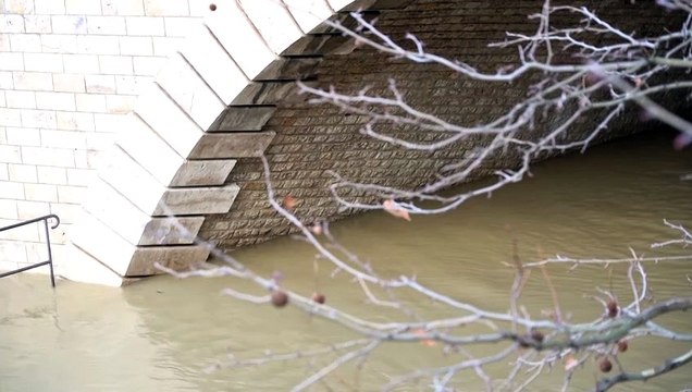 المياه تغمر ضفتي نهر السين في باريس جراء الأمطار الغزيرة