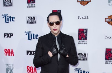 Marilyn Manson é dispensado por gravadora em meio a alegações de abuso