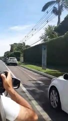Agentes de saúde contabilizaram mais de 100 carros na fila da vacinação no Lago Sul