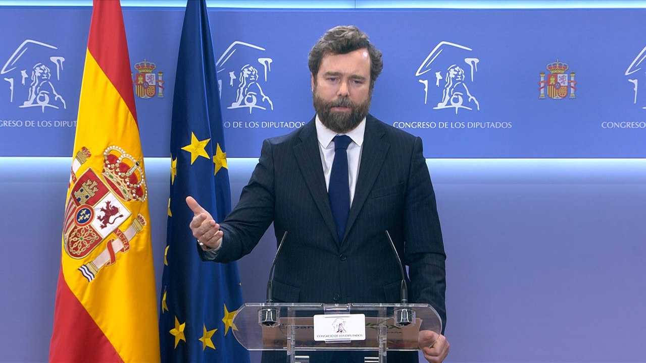 La ultraderecha pone a Feijóo y Ayuso como ejemplos de "ineficiencia"