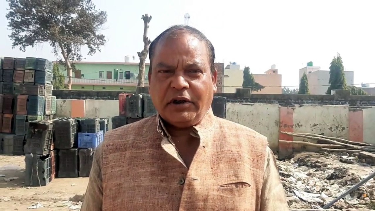व्यापारियों का आरोप मंडी निरीक्षक का तबादला होने के बाद भी कार्यालय पर है कार्यकर्ता