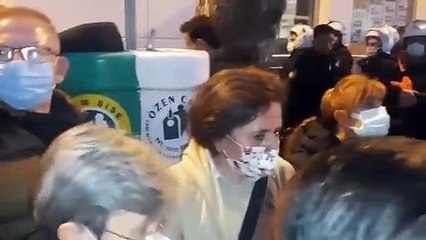 Halk polise sordu: Vicdanınız rahat mı?